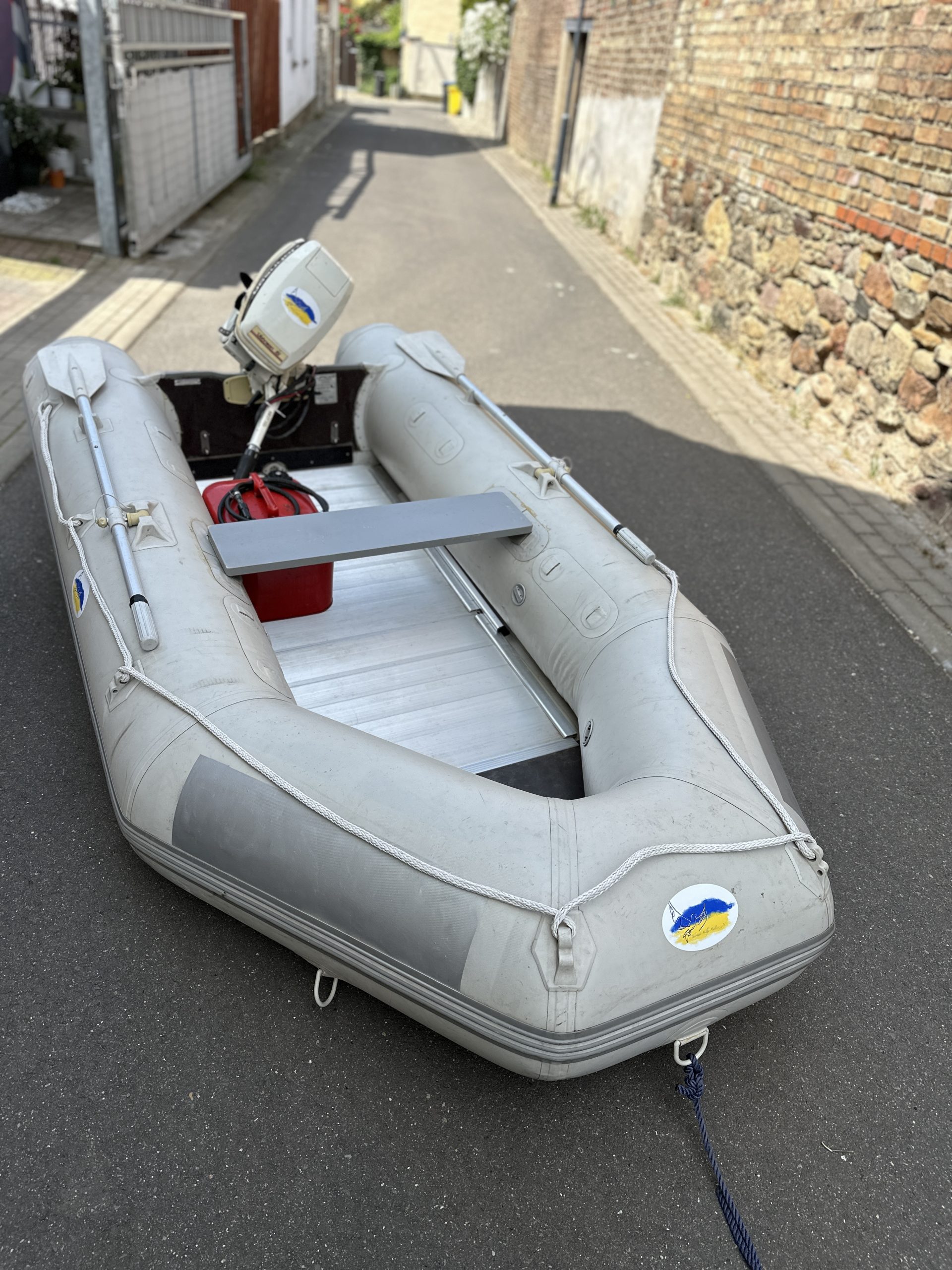 Motorboot für die Fluthilfe in der Ukraine